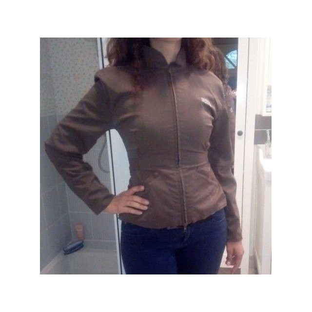 Superbe veste Askara marron ultra féminine et confortable