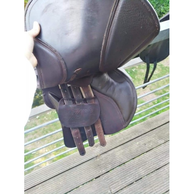 Selle type cross 16"5 marque ZALDI