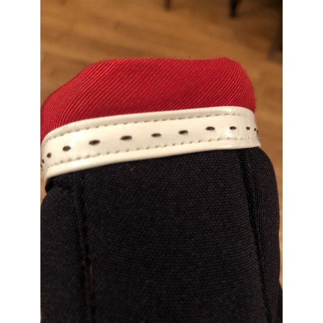 Tapis point sellier Pénélope bleu marine/rouge