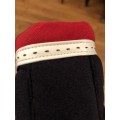 Tapis point sellier Pénélope bleu marine/rouge