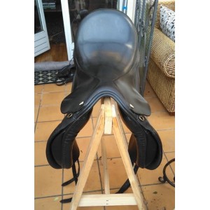 selle dressage 18"  Ambassador County