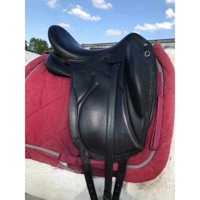 Selle dressage Devoucoux Makila Lab 17’