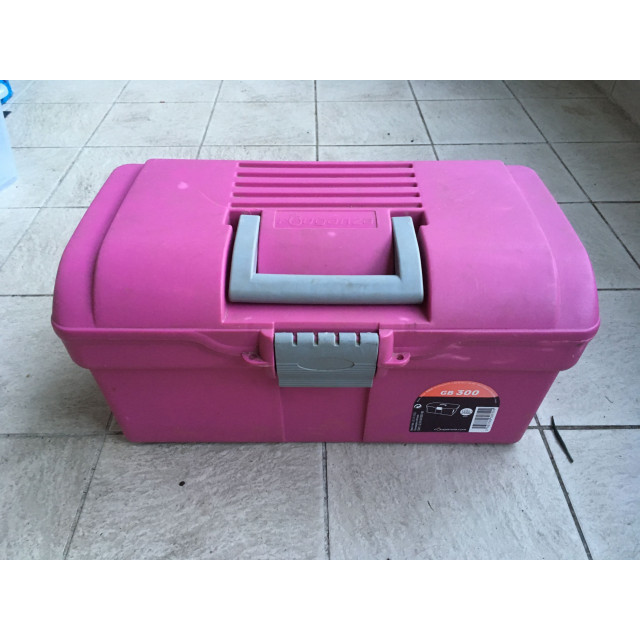 Boite de pansage+lot de brosses