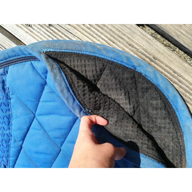 Tapis bleu électrique