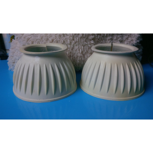 Cloches blanches taille cheval neuves