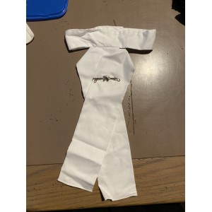 Cravate de chasse et broche