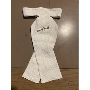 Cravate de chasse et broche