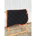 Tapis noir / orange