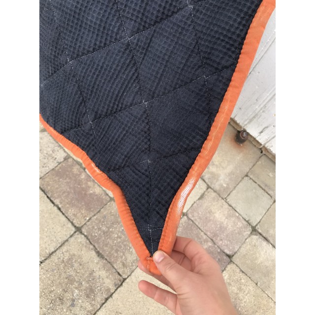Tapis noir / orange
