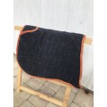 Tapis noir / orange