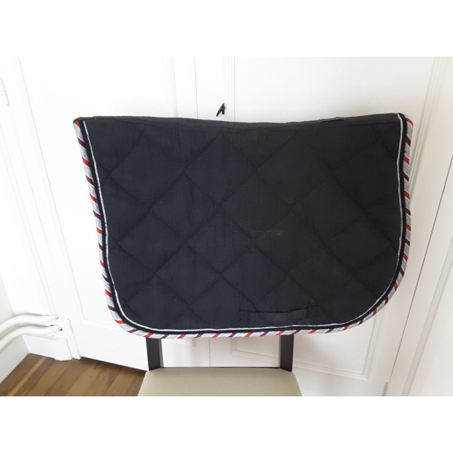 Tapis noir galon argenté rouge et prune