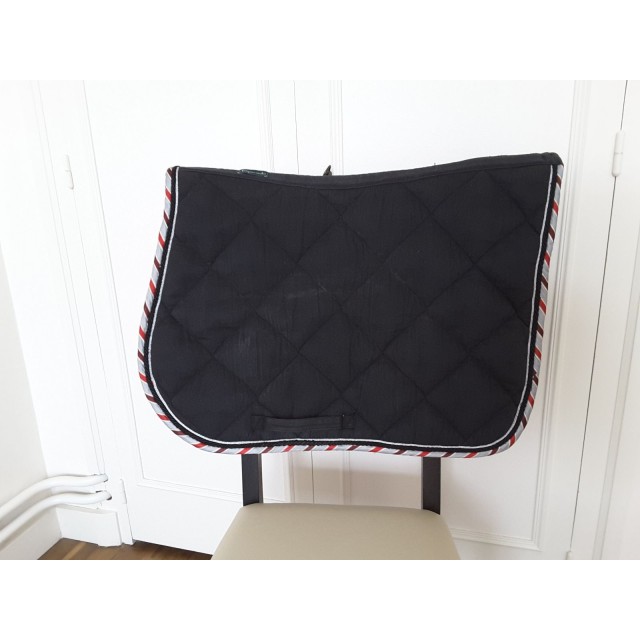 Tapis noir galon argenté rouge et prune