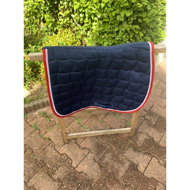 Tapis bleu marine et rouge