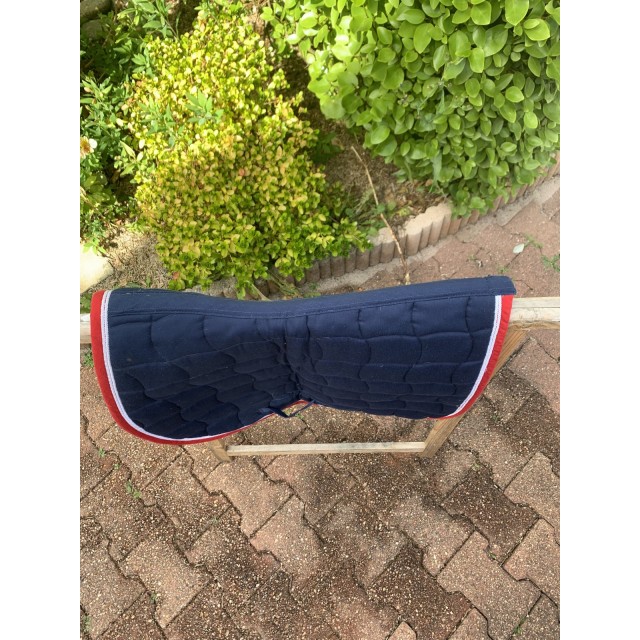 Tapis bleu marine et rouge