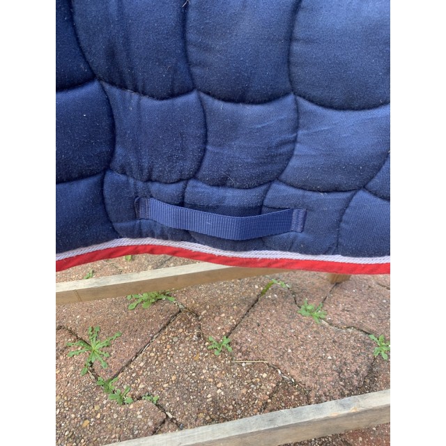 Tapis bleu marine et rouge