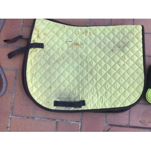 tapis vert et marron