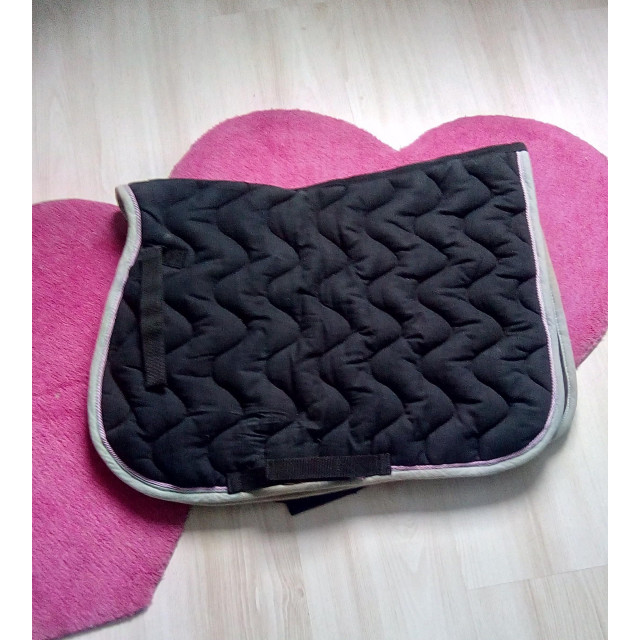 TAPIS noir avec tresse violette