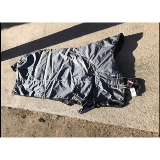 Couverture T 155 NEUVE prix négociable