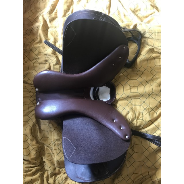 selle mixte en cuir+ équipement offert
