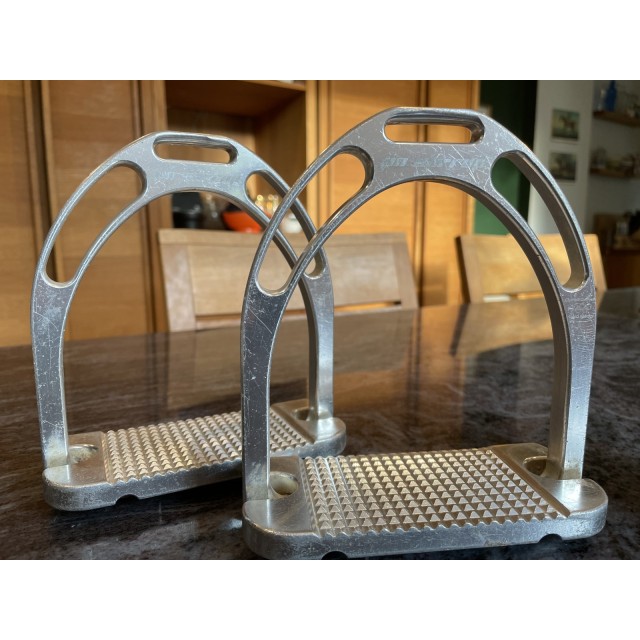 Étriers Jin stirrup