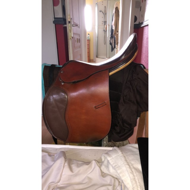Selle bicolore sans marque
