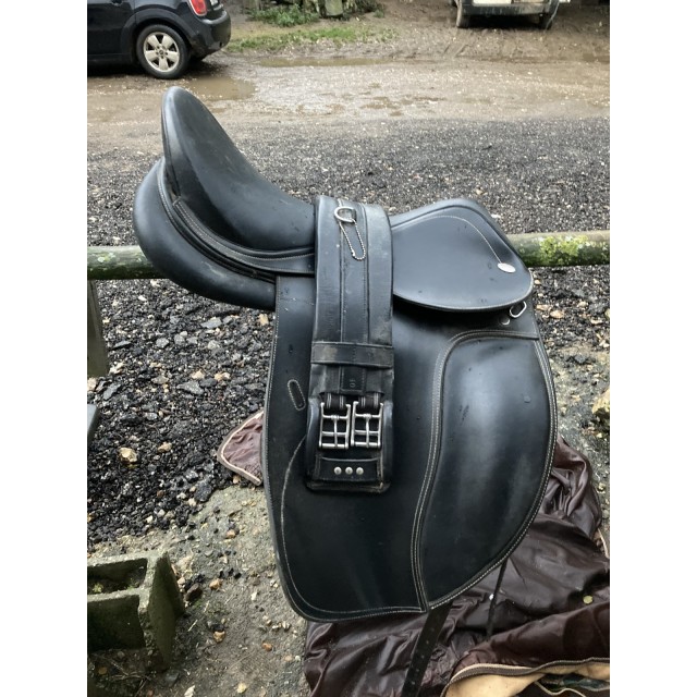 Selle dressage 18 pouces tekna