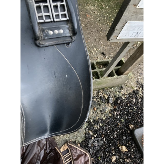 Selle dressage 18 pouces tekna