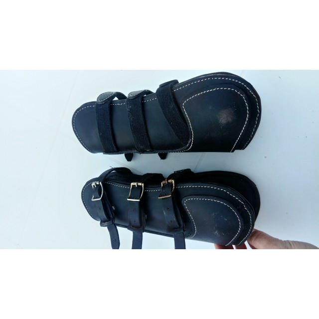 Guetre cuir noir fausses boucles