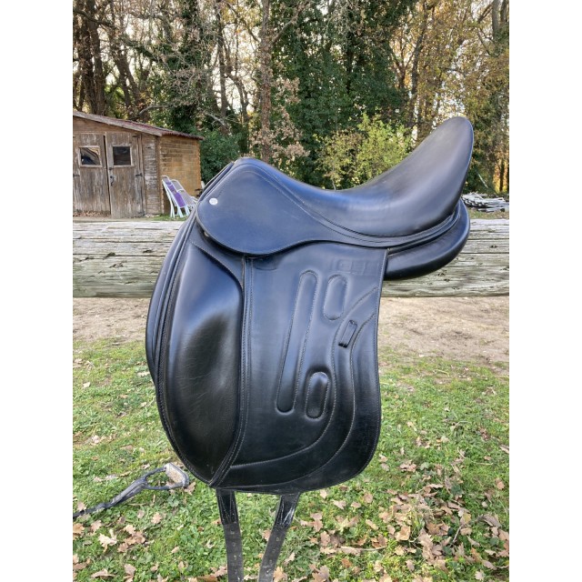 Selle de dressage GBS noire 17’