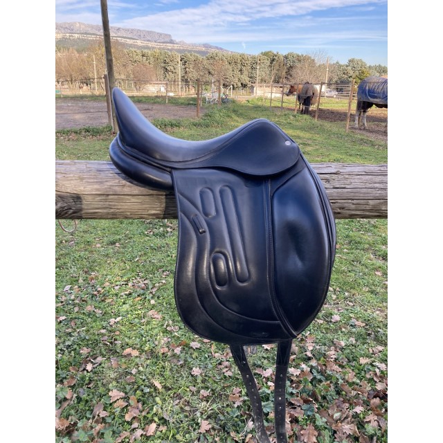 Selle de dressage GBS noire 17’