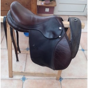 Selle en cuir 17' en bon état