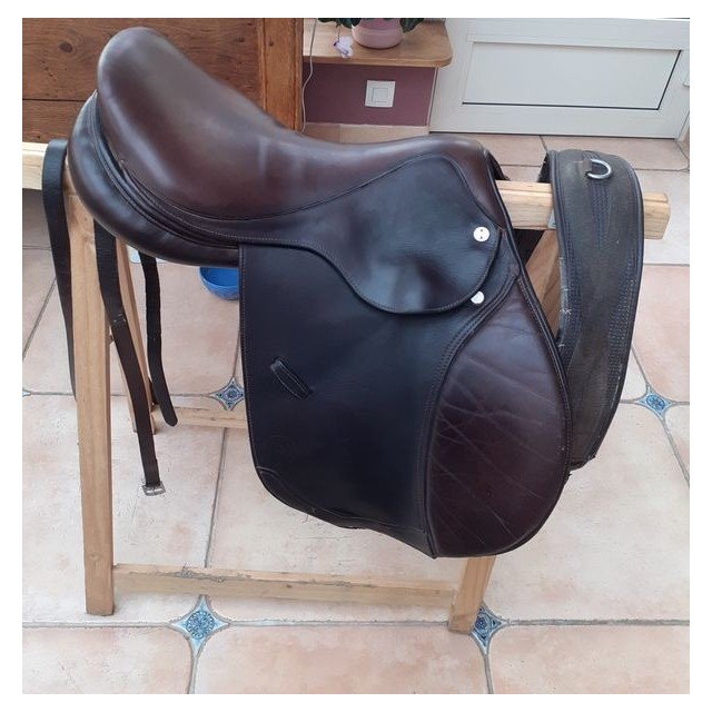 Selle en cuir 17' en bon état