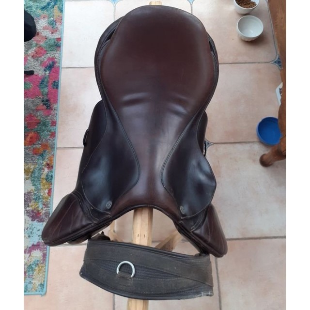 Selle en cuir 17' en bon état