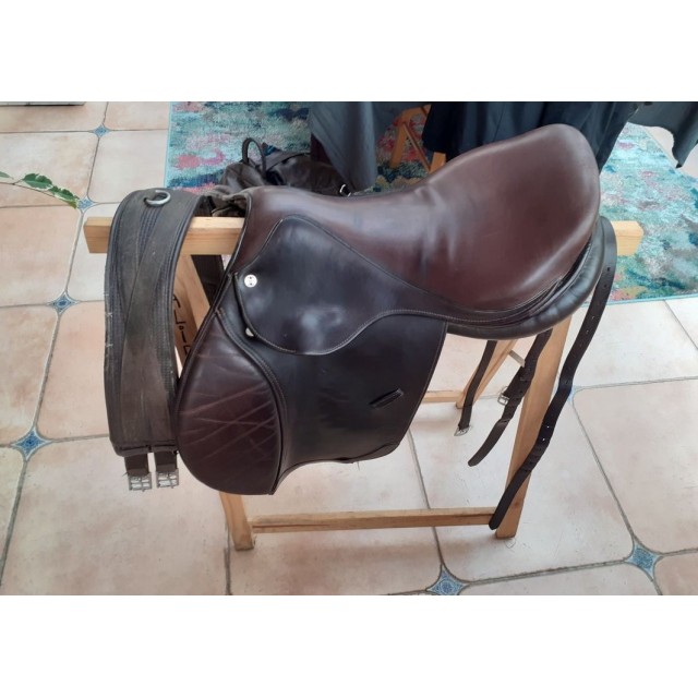 Selle en cuir 17' en bon état