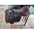 Selle en cuir 17' en bon état