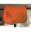 Tapis et bonnet orange