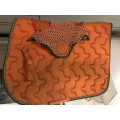 Tapis et bonnet orange