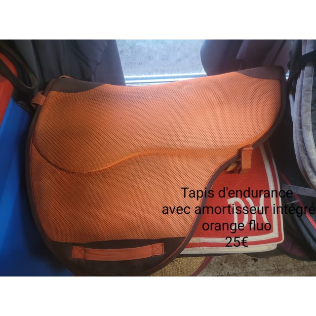 Diverse tapis de selle