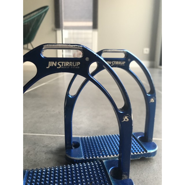 Etrier bleu electrique