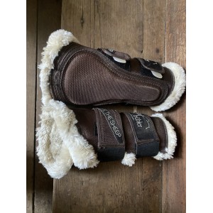 Guêtres antérieures marron avec moumoute