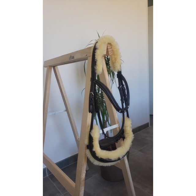 Bridon marron avec mouton