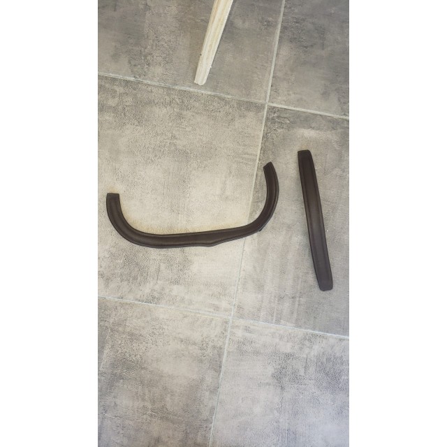 Bridon marron avec mouton