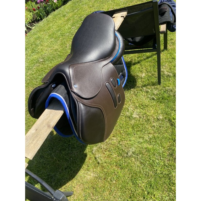 A vendre selle GBS liseré bleu GBS