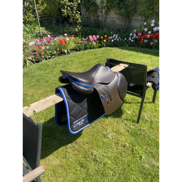 A vendre selle GBS liseré bleu GBS