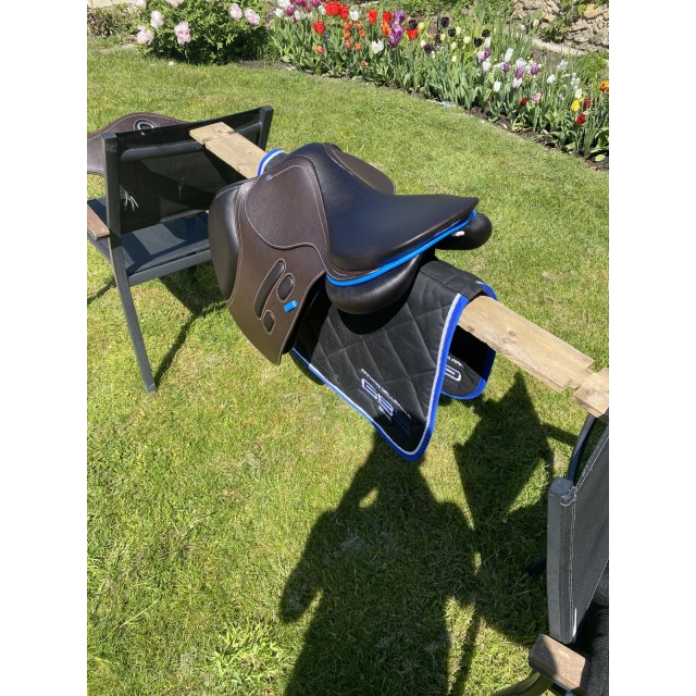 A vendre selle GBS liseré bleu GBS