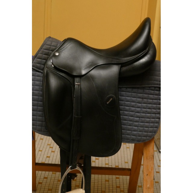 vends selle de dressage EQUIPE "VEGA "