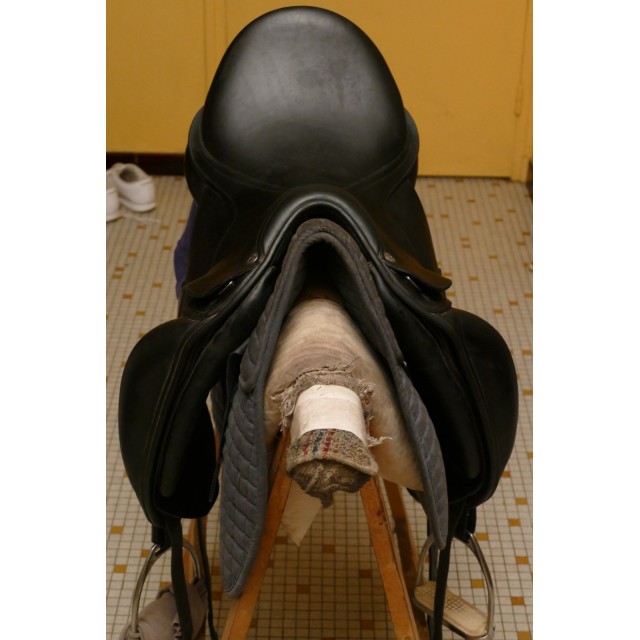 vends selle de dressage EQUIPE "VEGA "