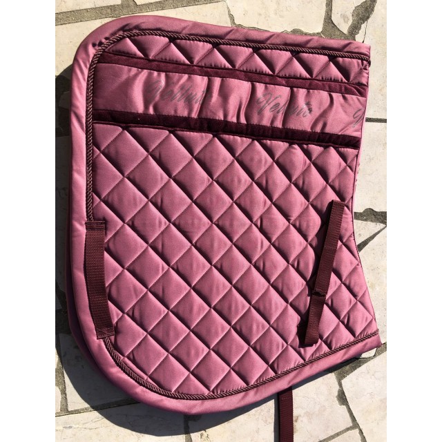 Tapis bordeaux satiné