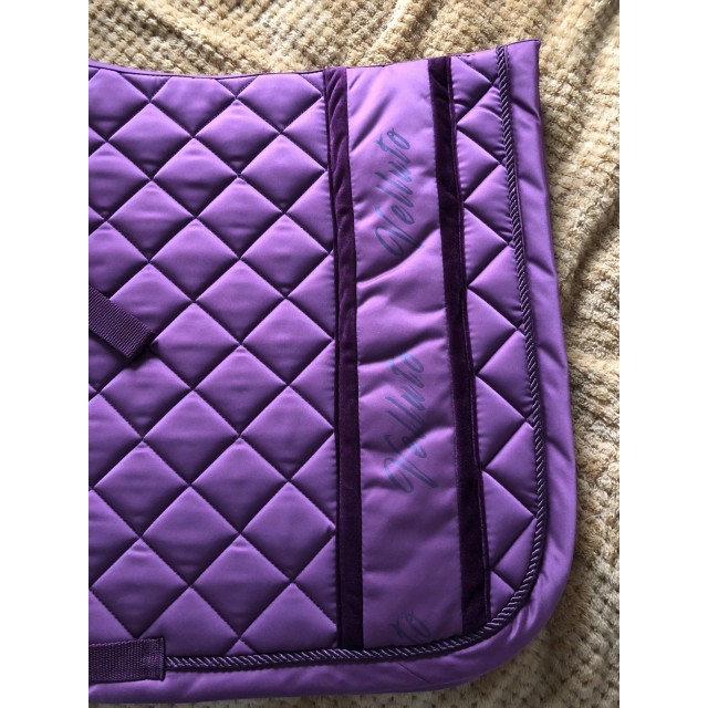 Tapis bordeaux satiné