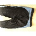 Pantalon bleu et noir